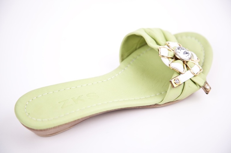 Пристрою на 35-36 раз, цена по 615 руб. за пару