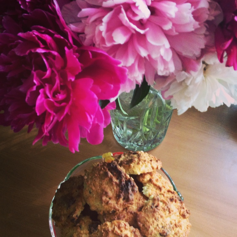 Что может быть лучше аромата пионов и домашнего овсяного печенья?! ;э)