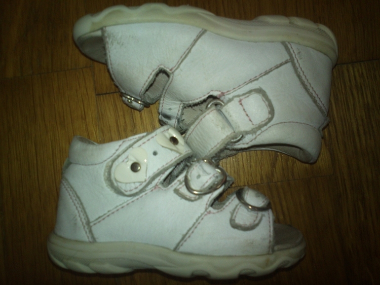 Продам кресла для кормления и много вещей, босоножки по хорошей цене