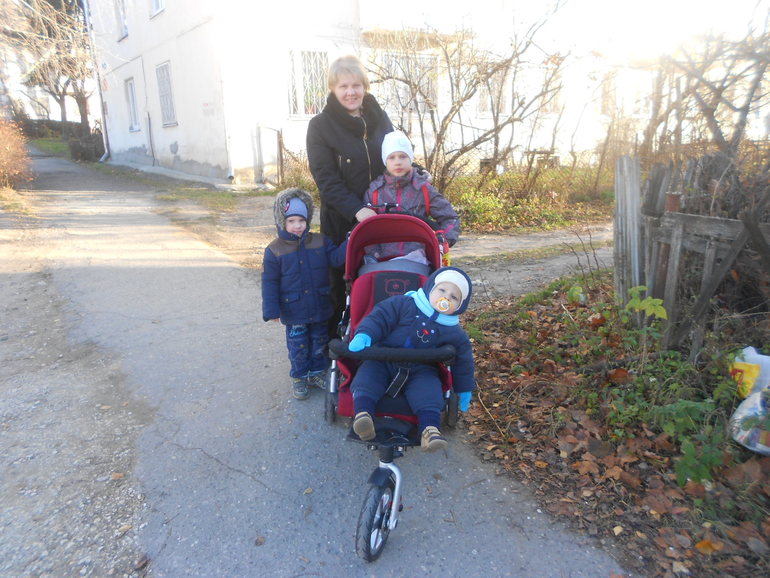 Немного нас)))