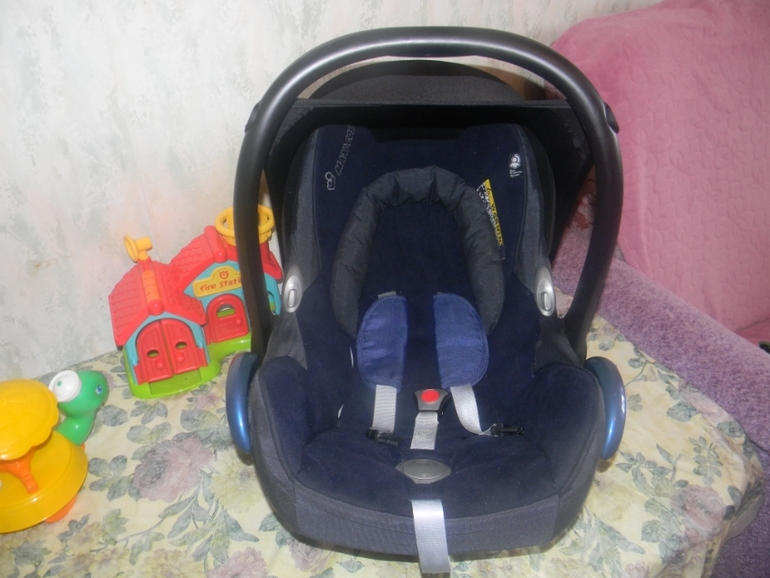 Автокресло Maxi-cosi CabrioFix + в подарок ходунки