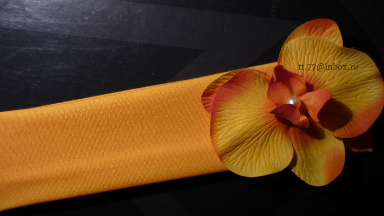 Шляпки, шапочки, повязки на голову, резинки для волос и заколочки с пышными цветами или бантиками!