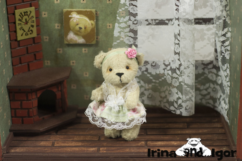 Мери в домике