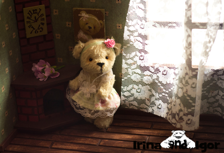 Мери в домике