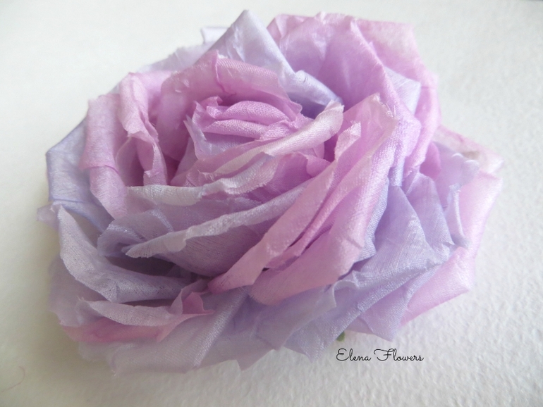 Шелковая заколка роза