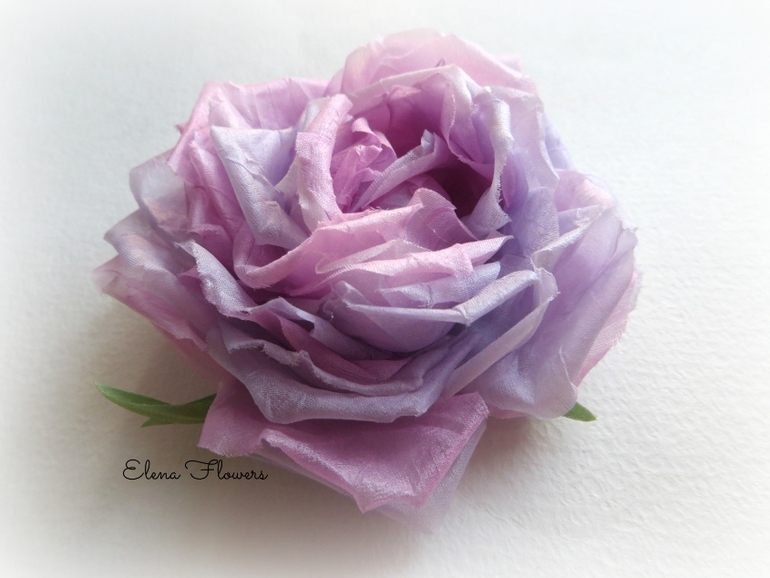 Шелковая заколка роза