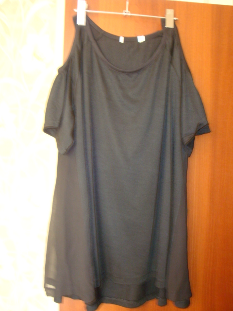 Подарю брючки 3 кофточки новые..!!!!!Типа я Фея)))))