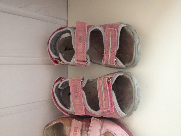 Продаю обувь для девочки от26-28 размера