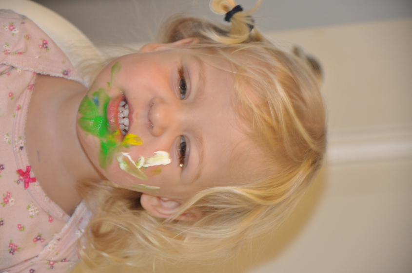 Рисование солью и немного палочками, ну и просто бодиарт