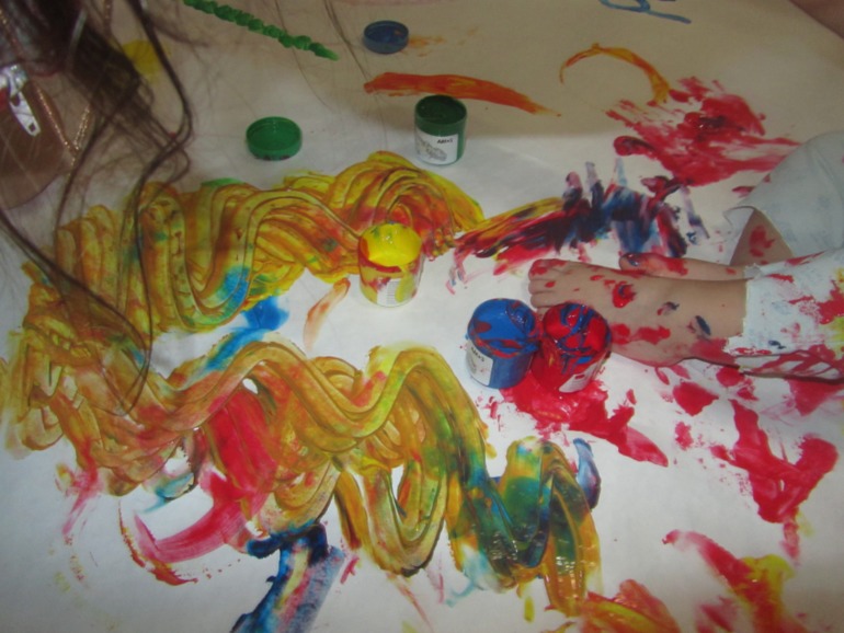 Зубы и пальчиковые краски)