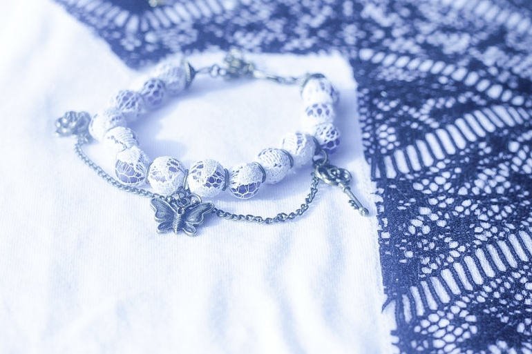 Кружевные браслеты и серьги)