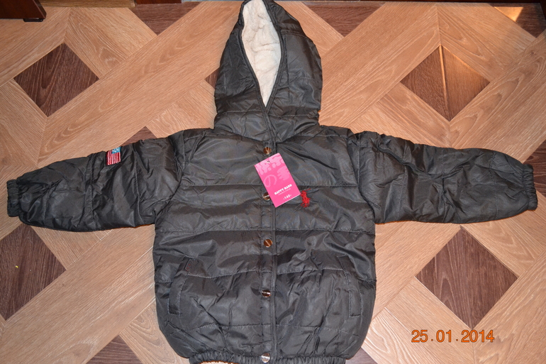 Продам курточку сезон весна-осень 120-130 размера 600 руб....