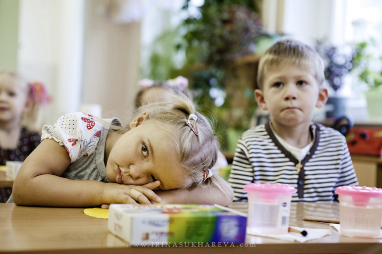 Один день из жизни в детском саду. Часть 1. Рисуем.