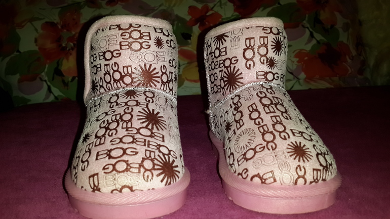 Угги розовые 14,5см по стельке 700 руб