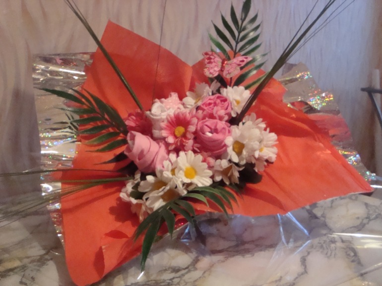 Букеты из детской одёжки