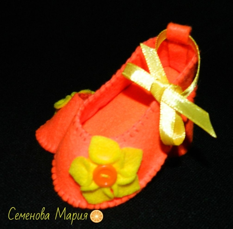 Туфельки на 2 месяца.