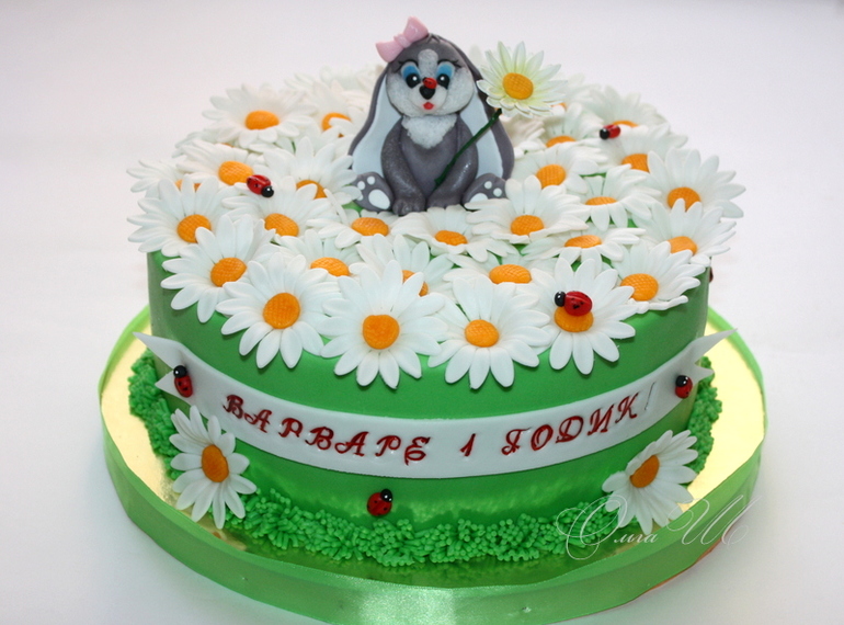 Торт с ромашками и зайкой