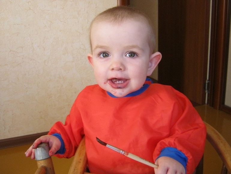 Полина рисует