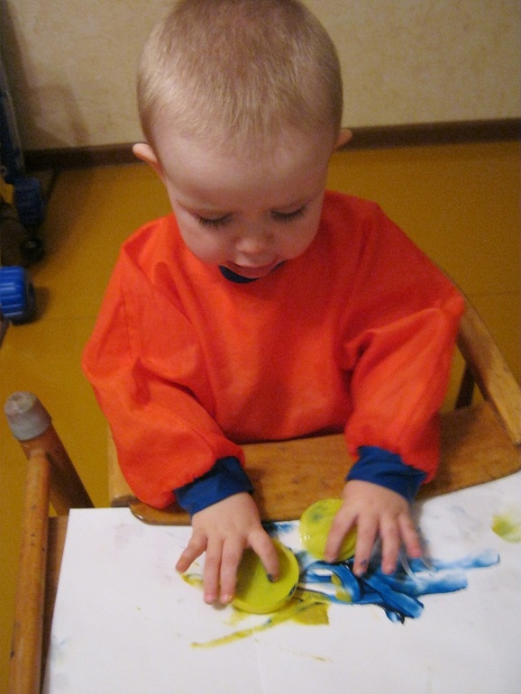 Полина рисует