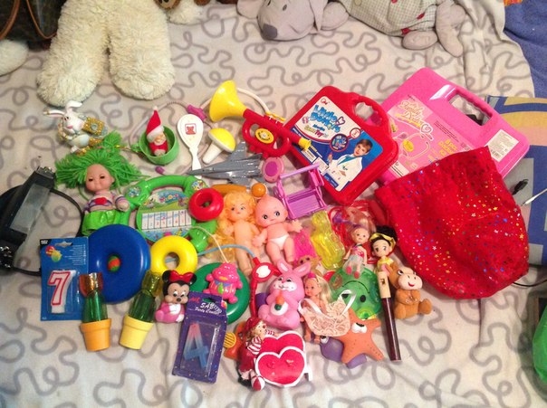 Отдам вещи ,обувь,игрушки.