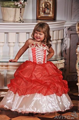 Новое нарядное платье