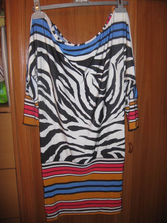 Яркая женская туника 38 размера 1000р.