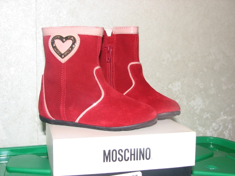 Итальянские сапожки Moschino. 4500 руб.
