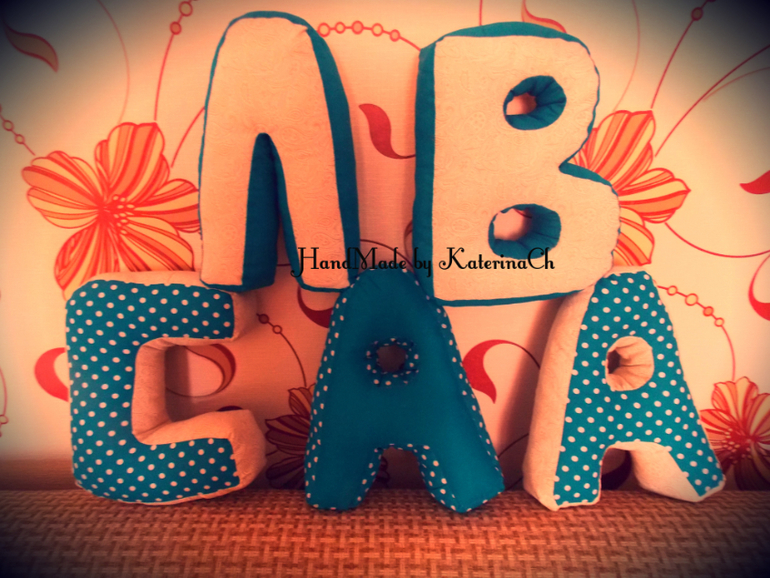 Интерьерные буквы-подушки