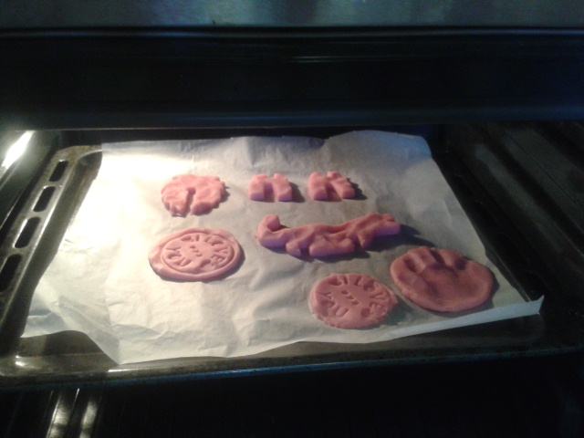 Розовый лев и не только: наши с дочкой творилки (9 месяцев - 1 год+)