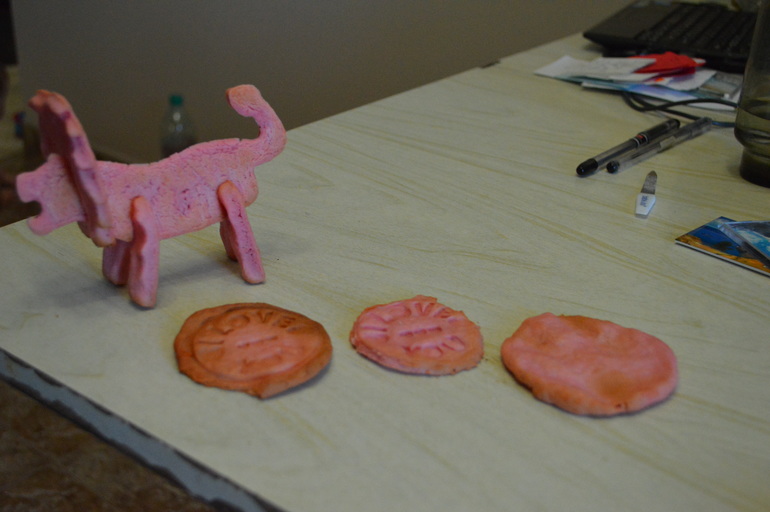 Розовый лев и не только: наши с дочкой творилки (9 месяцев - 1 год+)