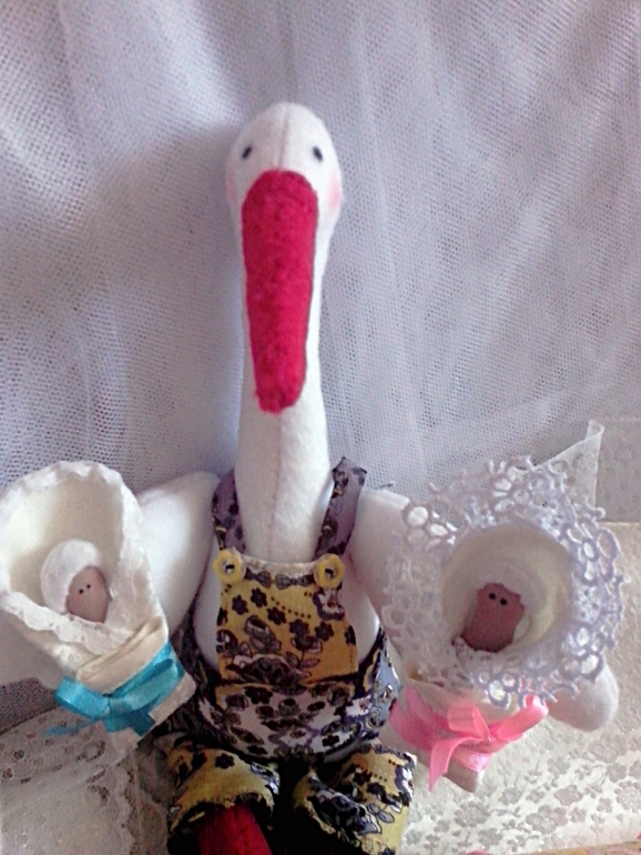 Аисты к вам летят, на счастье горько кричат-