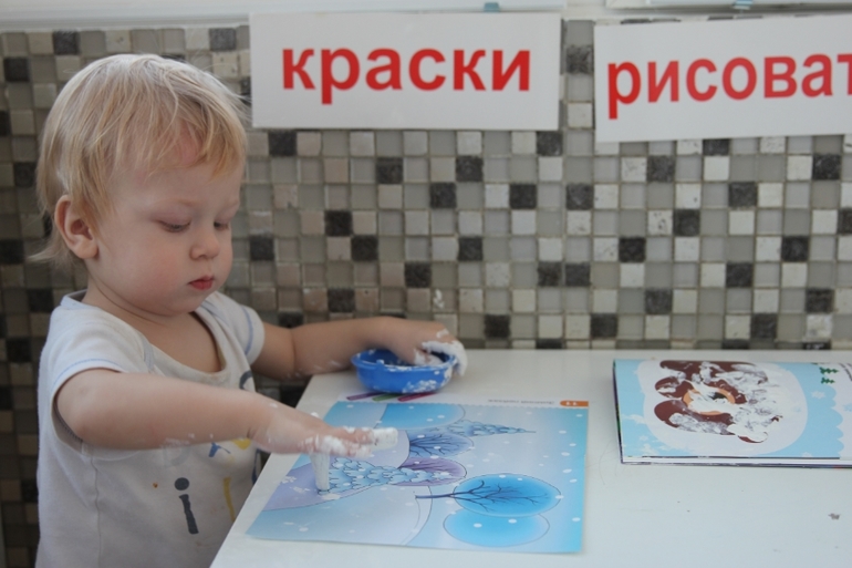 обожает белую краску!
