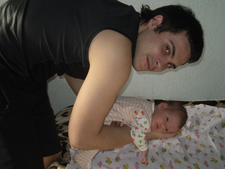 4 года разница!