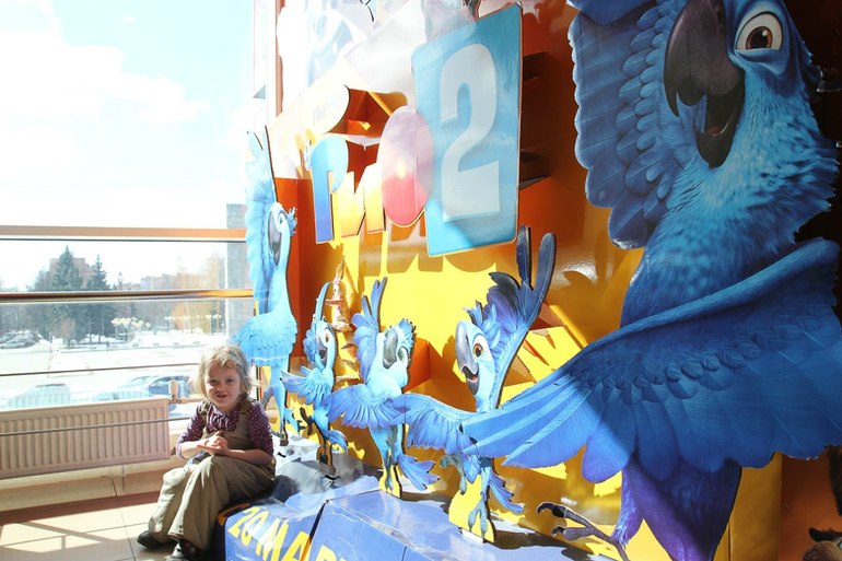 Хотим поделиться. Сегодня случился первый поход Лизы в кино