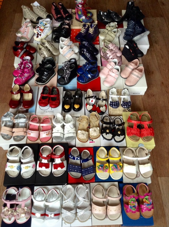 Маленький обувной магазинчик:-)