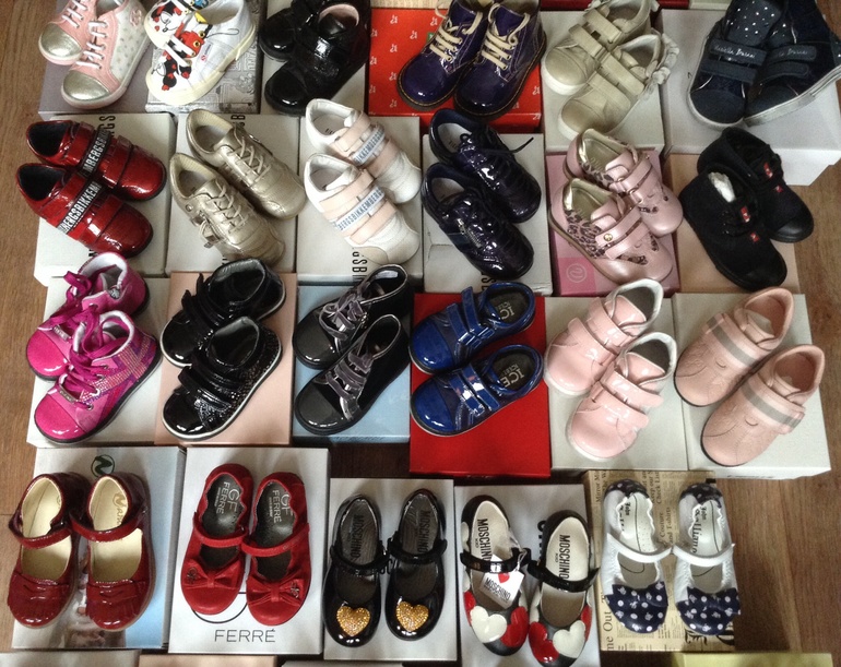Маленький обувной магазинчик:-)