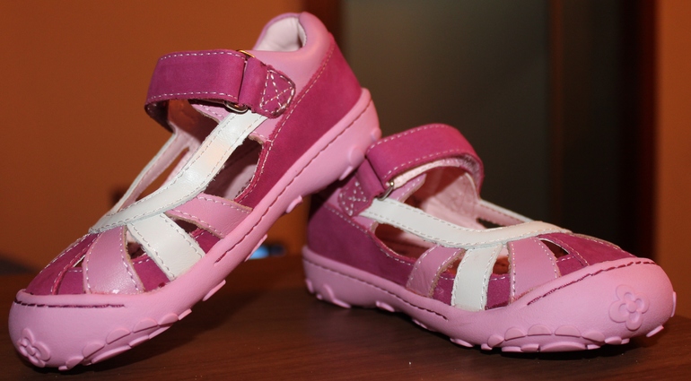 Пристрой босоножек Umi р.25. Для широкой ножки.