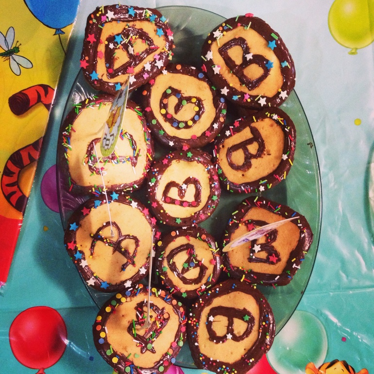 Нам годик с Винни)