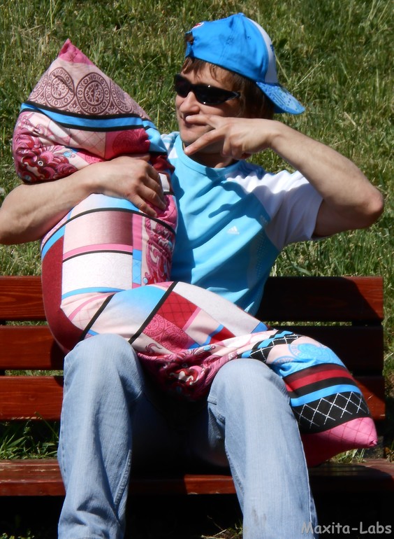 Подушка для беременных как средство от одиночества)