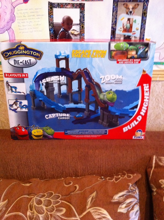 Chuggington пищера с Коко  и прицепы плюс два паровоза