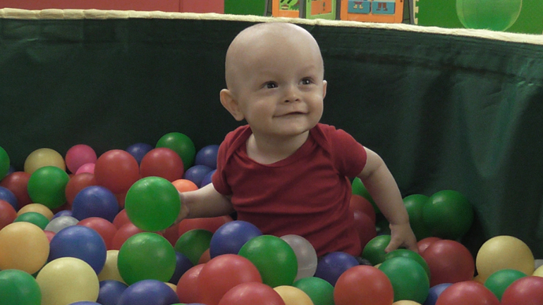 ДР братика и первый раз в игровой комнате))