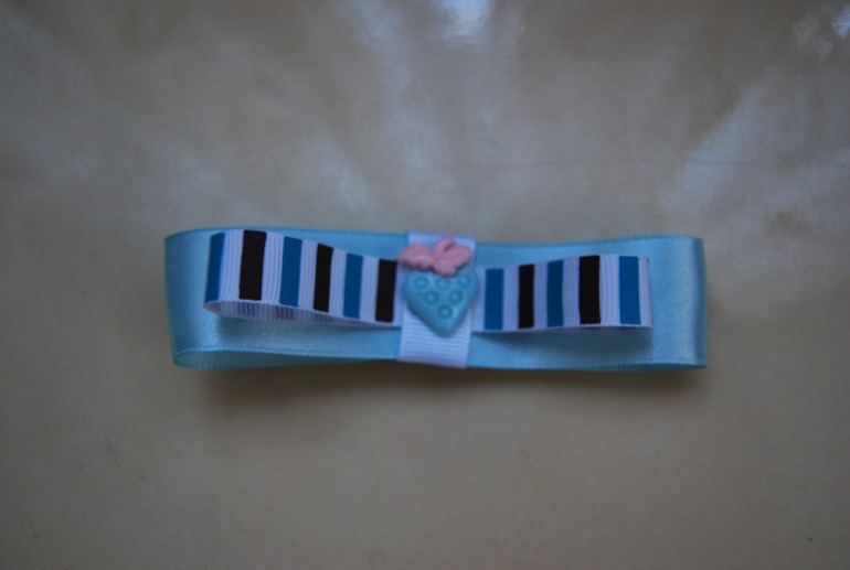 Вот такие чудесные заколочки и резиночки могу изготовить для ваших принцесс!