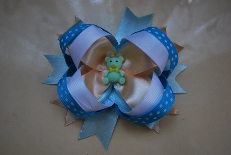 Вот такие чудесные заколочки и резиночки могу изготовить для ваших принцесс!