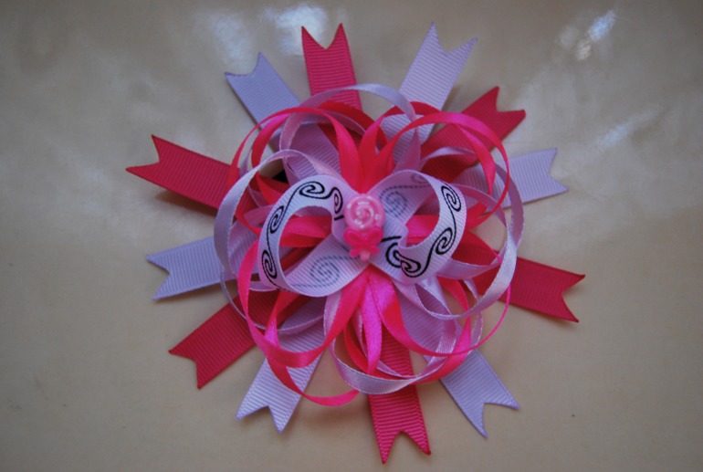 Вот такие чудесные заколочки и резиночки могу изготовить для ваших принцесс!