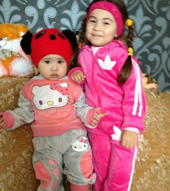 ДЕТКИ В НАШЕЙ ОДЕЖДЕ