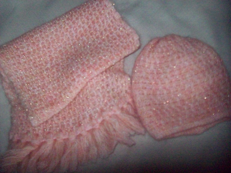 Шапочка и шарф,новые.