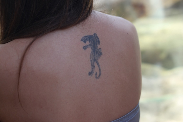 Сделала перекрытие старой татуировки.