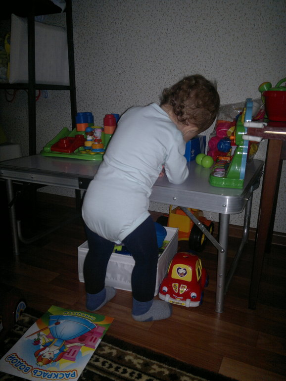 Шкодит у бабушки) А щечки покусаны комариками ((