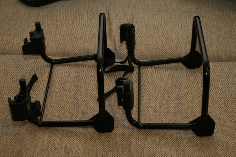 Продам 2 автокресла Maxi Cosi Pebble и адаптеры для автокресел к коляске Mountain Buggy