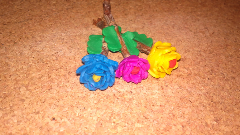 Волшебный лес из пластилина и веточек.